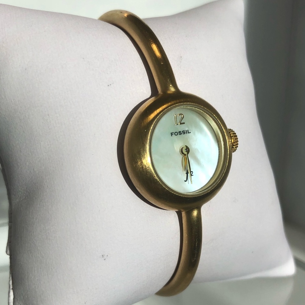 Fossil gold bangle pearl face watch with clasp